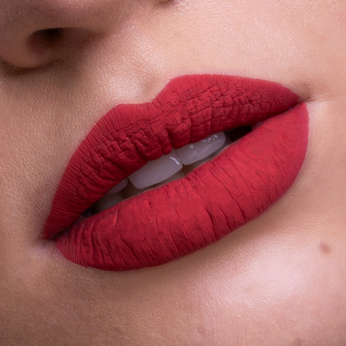 Cover Matte Liquid Lipstick Nr 01 True Red 